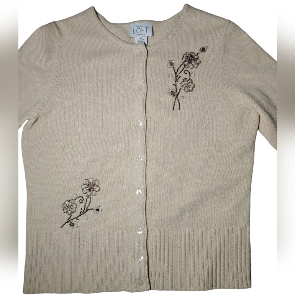 Ann Taylor LOFT Vintage Sweater MP Beaded Florals Ribbed Cuffs Hemline & Collar